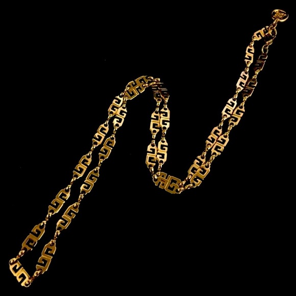 GIVENCHY GG Logo Gold Tone
Pendant Necklace​​ - Picture 1 of 7
